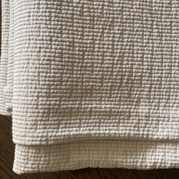 Au Lit Fine Linens Ungaretti Lightweight Coverlet Blanket with Body Pillow Sham - Picture 2 of 6